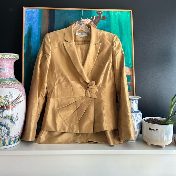 Y2K Tahari Gold Skirt Set Elegant and Versatile 8 - Picture 8 of 15